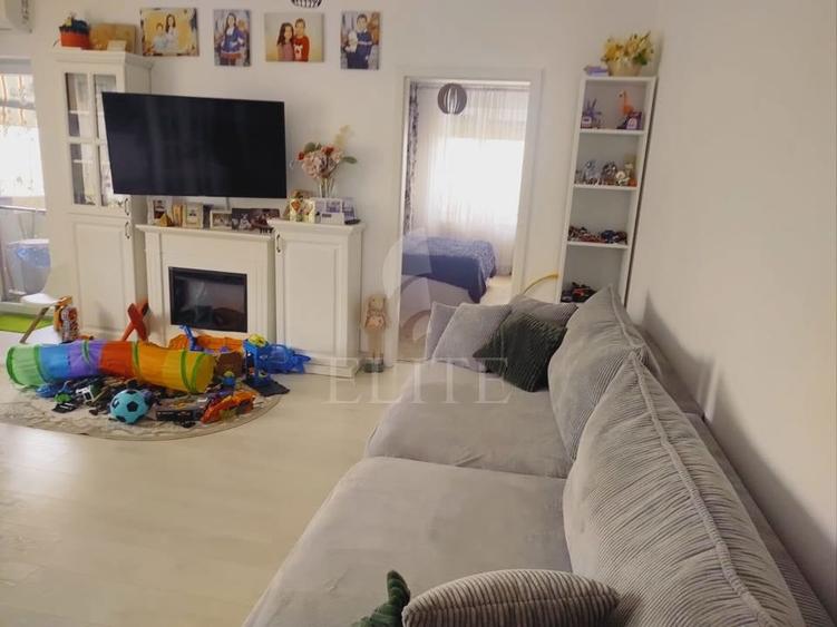 Apartament cu 3 camere semidecomandat, mobilat în Zorilor