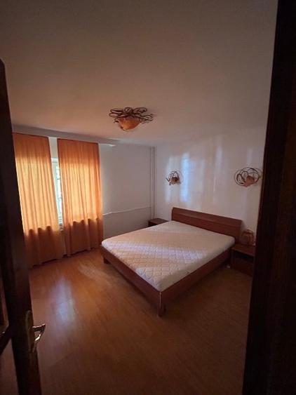 Apartament cu 3 camere decomandat, mobilat în Brâncoveanu