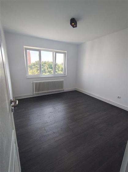 Apartament cu 2 camere semidecomandat în Podu Roș