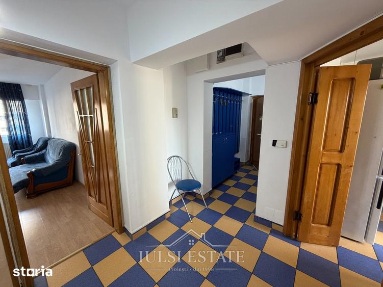 Apartament cu 3 camere decomandat în Republicii