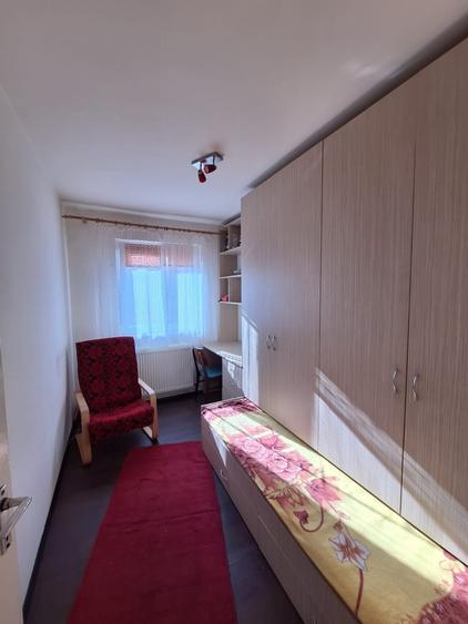 Apartament cu 3 camere decomandat în Vasile Aaron