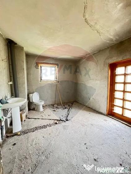 Casă cu 7 camere cu Teren 859 Mp în Mădei
