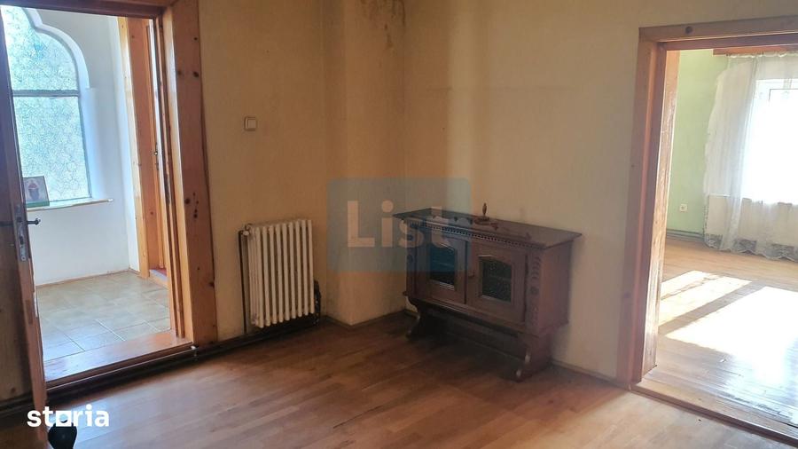 Casă cu 6 camere cu Teren 1500 Mp în Schela