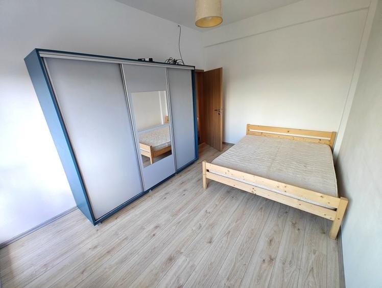 Apartament cu 3 camere decomandat, mobilat în Central — fotografia 1