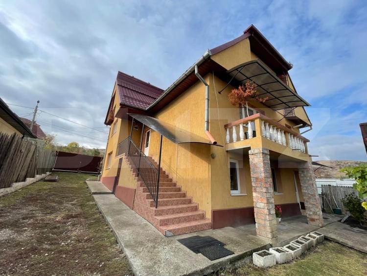 Casă individuală cu 6 camere cu Canalizare în Săndulești