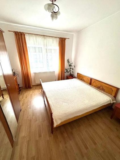 Apartament cu 4 camere decomandat în Central