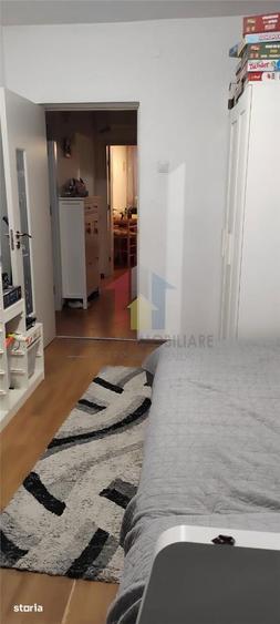 Apartament cu 3 camere, mobilat în Școlilor