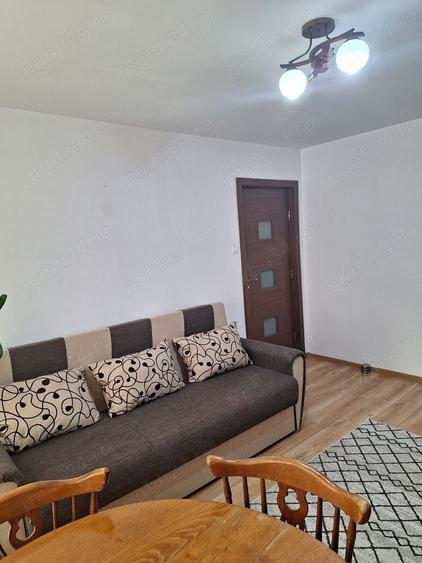 Apartament cu 3 camere semidecomandat în 9 Mai