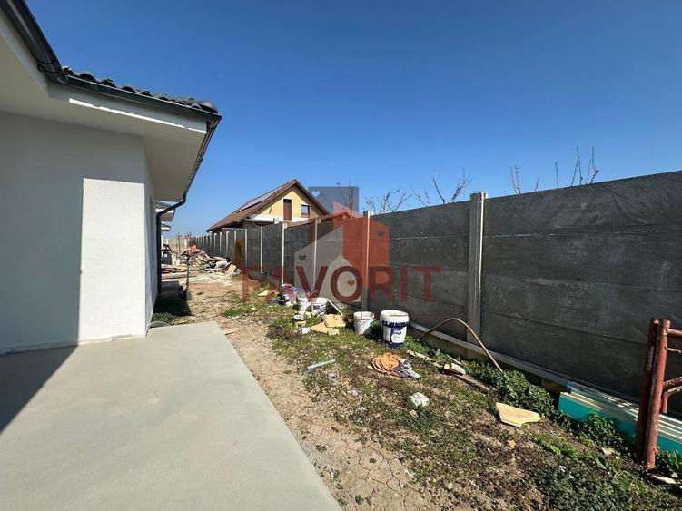 Duplex cu 3 camere cu Canalizare în Sânandrei