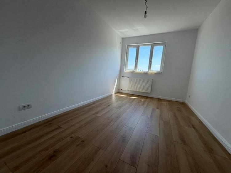 Apartament cu 2 camere decomandat în Tei
