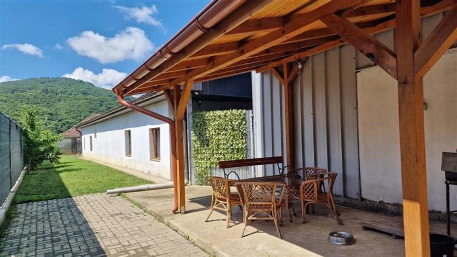 Casă individuală cu 6 camere cu Teren 834 Mp în Muncitoresc