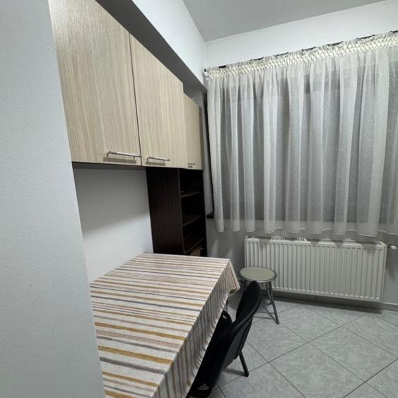 Garsonieră decomandată în Central