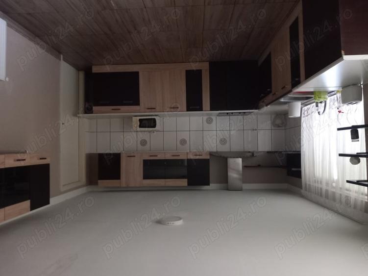 Casă cu 6 camere cu Teren 2255 Mp în Cenad
