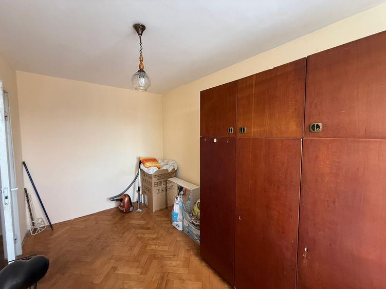 Apartament cu 3 camere decomandat în Progresul