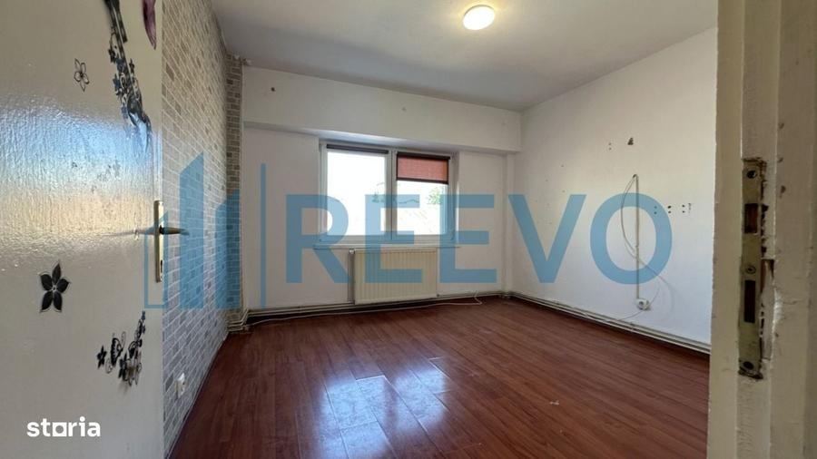 Apartament cu 2 camere semidecomandat în Podei