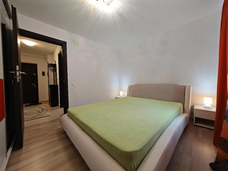 Apartament cu 2 camere decomandat, mobilat în Tractorul