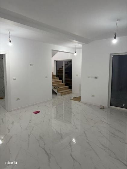 Casă cu 4 camere în Central