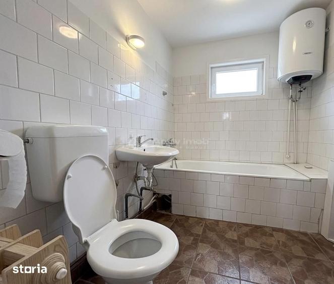 Casă cu 8 camere cu Teren 357 Mp în Central