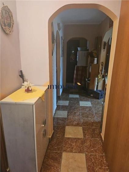 Apartament cu 4 camere decomandat în Micro 16