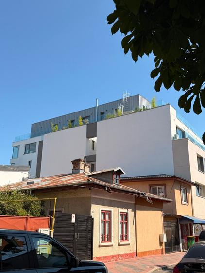 Apartament cu 4 camere semidecomandat în Timpuri Noi