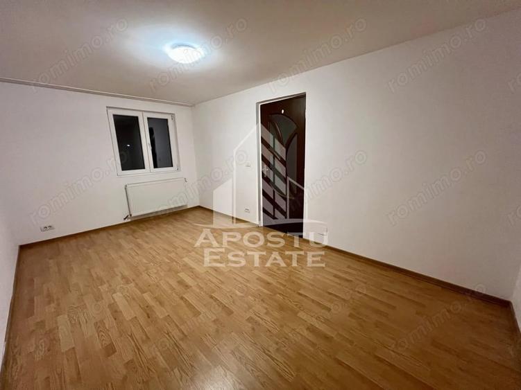 Casă cu 5 camere cu Teren 500 Mp în Moșnița Nouă