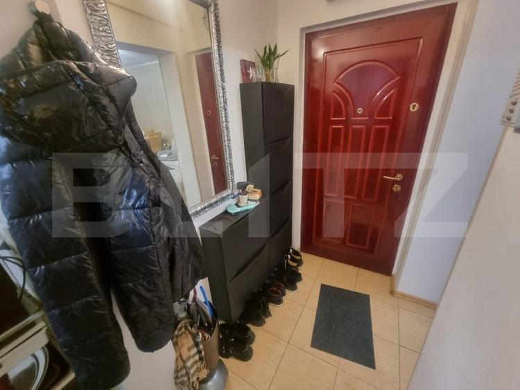 Apartament cu 3 camere decomandat, mobilat în Craiovița Nouă