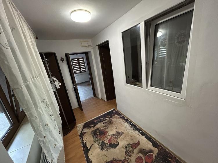 Casă cu 4 camere în Lumina
