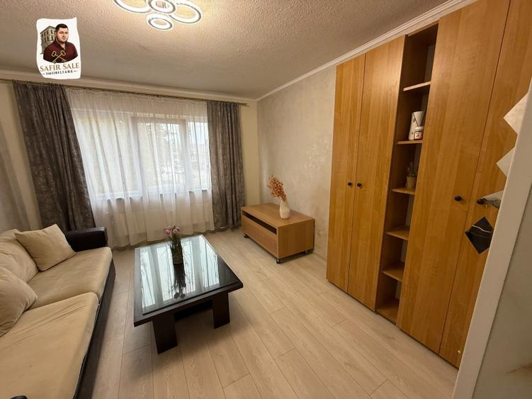 Garsonieră decomandată în Est