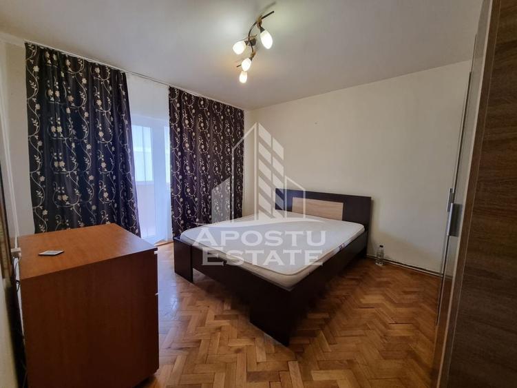 Apartament cu 3 camere decomandat, mobilat în Girocului
