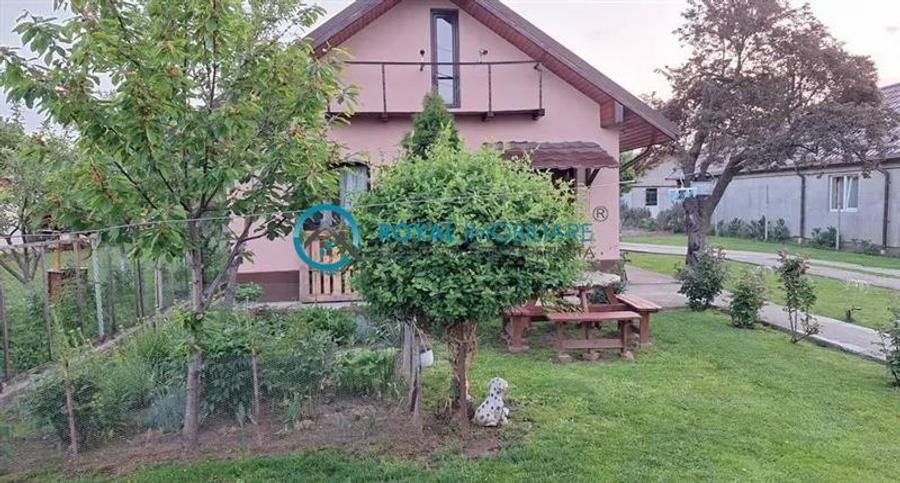 Casă individuală cu 4 camere cu Garaj în Lipănești
