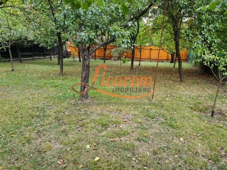 Casă individuală cu 15 camere decomandat cu Canalizare în Bartolomeu
