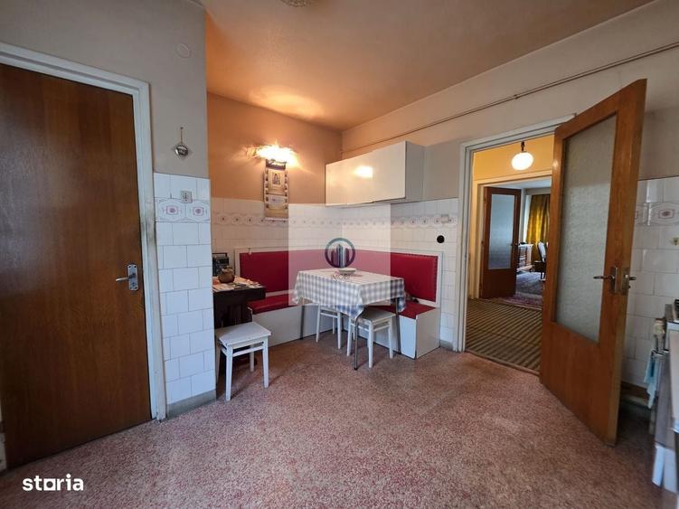 Apartament cu 4 camere decomandat în Deve