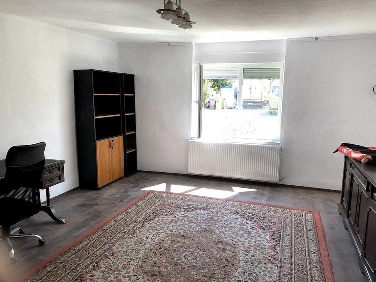 Casă cu 3 camere cu Teren 1438 Mp în Central