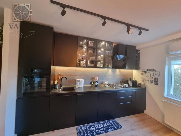 Apartament cu 3 camere decomandat, mobilat în Decebal