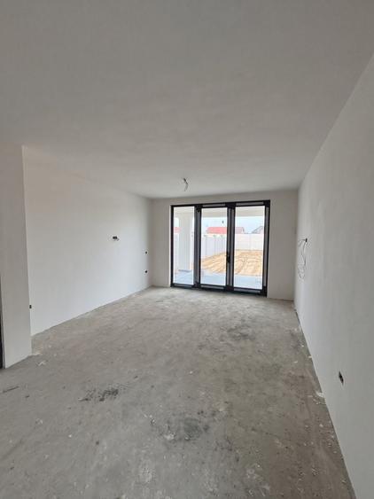 Duplex cu 4 camere cu Canalizare în Moșnița Nouă