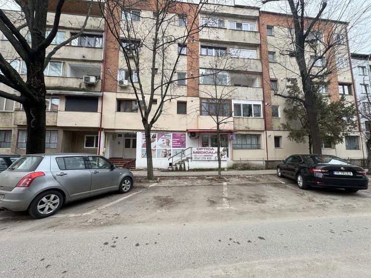 Apartament cu 4 camere decomandat în Central