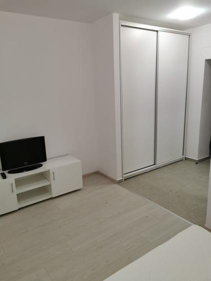 Garsonieră decomandată în Central