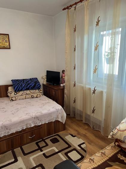 Apartament cu 3 camere semidecomandat în Valea Călugărească