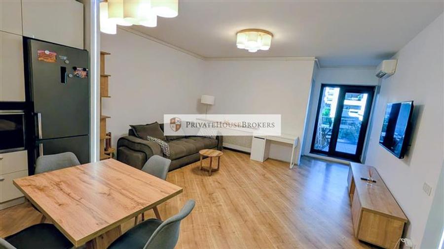 Apartament cu 3 camere semidecomandat, mobilat în Pipera