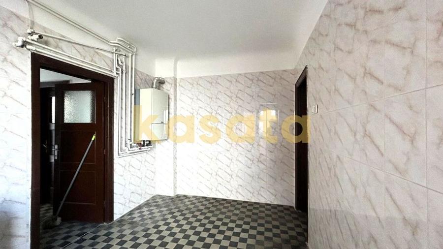 Apartament cu 4 camere circular în Banu Manta
