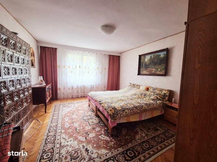 Casă cu 4 camere decomandat în Central