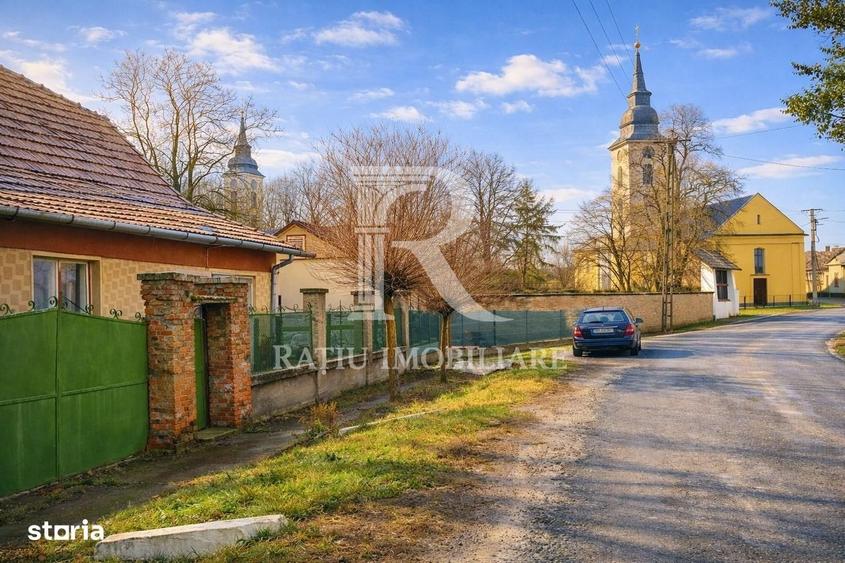 Casă cu 4 camere în Santăul Mare