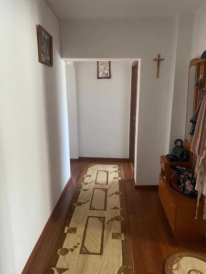 Apartament cu 3 camere decomandat în Micro 16