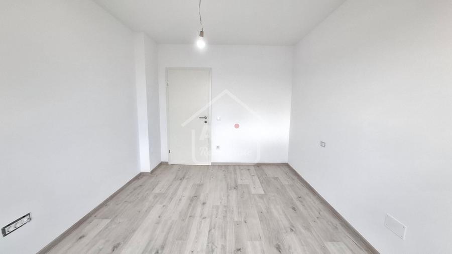Apartament cu 2 camere decomandat în Tractorul