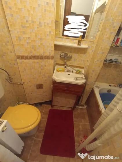 Apartament cu 2 camere nedecomandat în Simeria