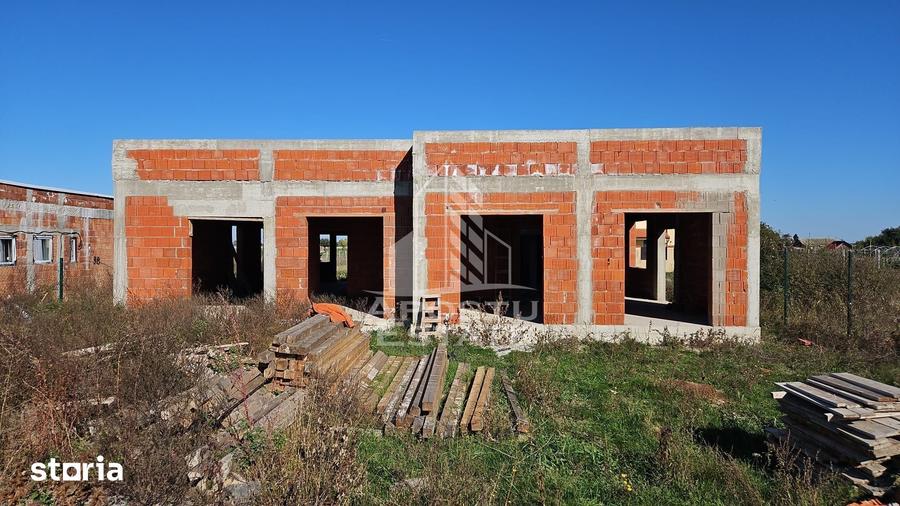 Casă cu 8 camere cu Teren 681 Mp în Central