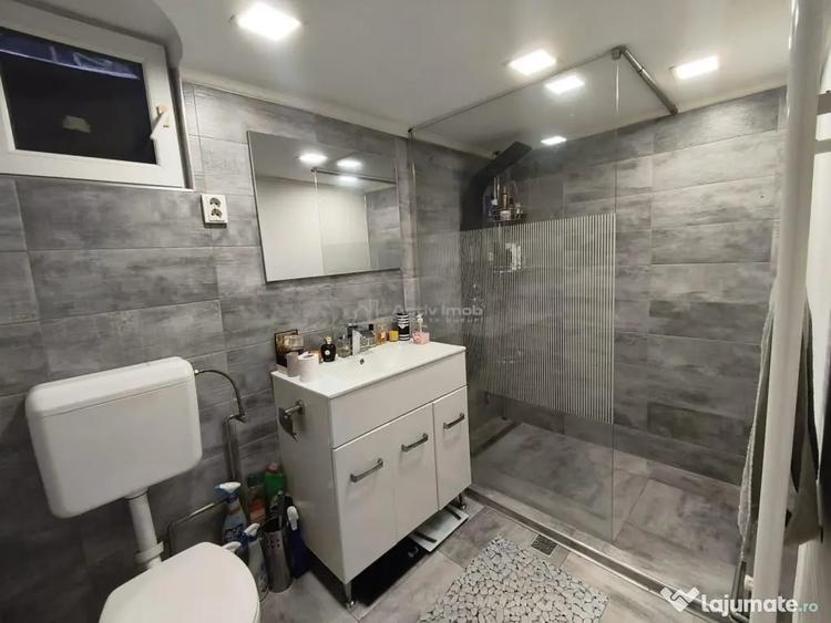 Casă cu 5 camere cu Teren 180 Mp în Muncitoresc