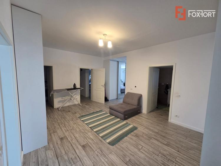 Casă individuală cu 5 camere cu Canalizare în Sânmihaiu Român