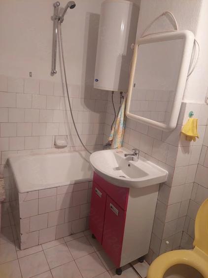 Apartament cu 2 camere decomandat în Ștei