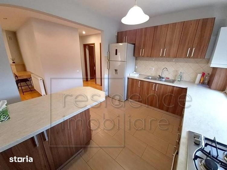 Apartament cu 3 camere semidecomandat în Europa